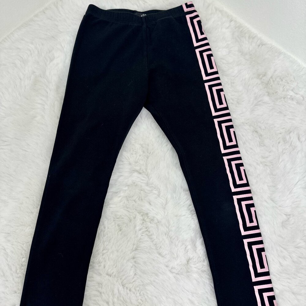 Versace girls’ black leggings featuring the iconic Greca pattern in soft pink